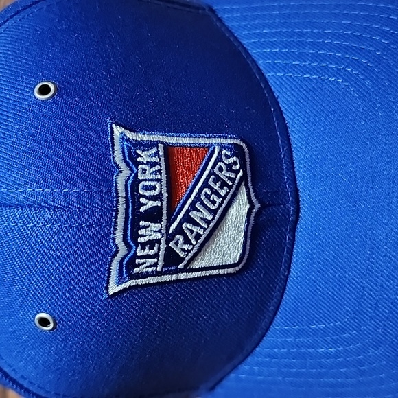 NEW YORK RANGERS HAT! SIZE: ONE SIZE FITS ALL. - Picture 2 of 9